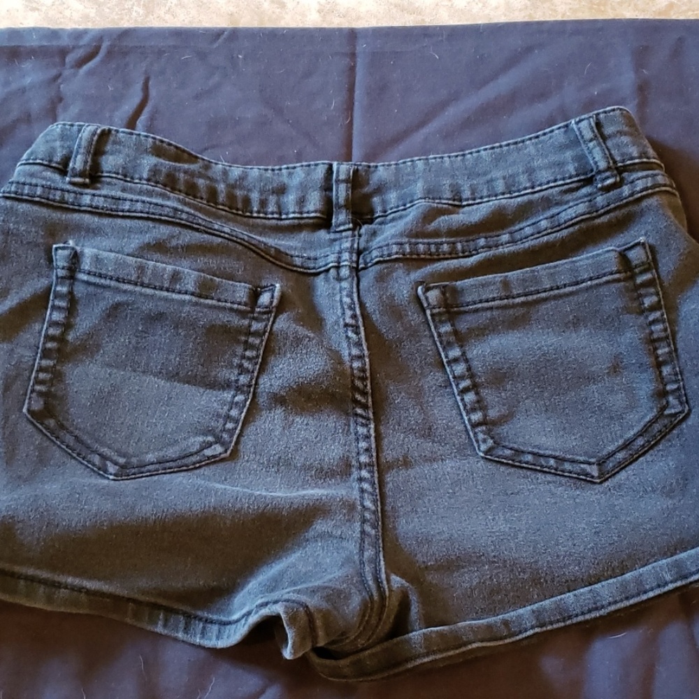 Shorts - Picture 2 of 3